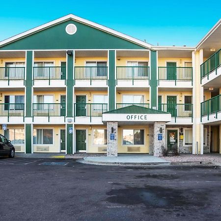 Hometowne Studios By Red Roof Colorado Springs - Airport Екстер'єр фото