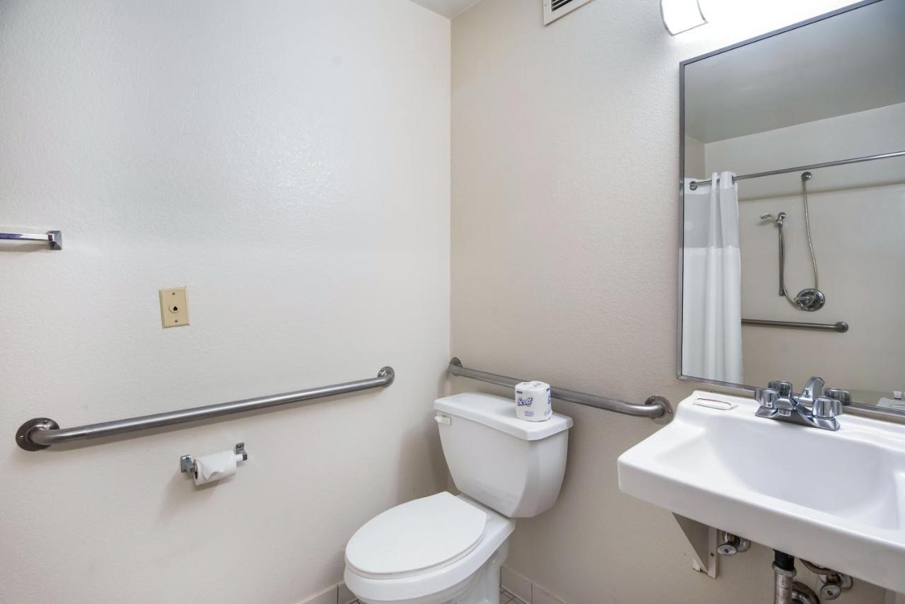 Hometowne Studios By Red Roof Colorado Springs - Airport Екстер'єр фото