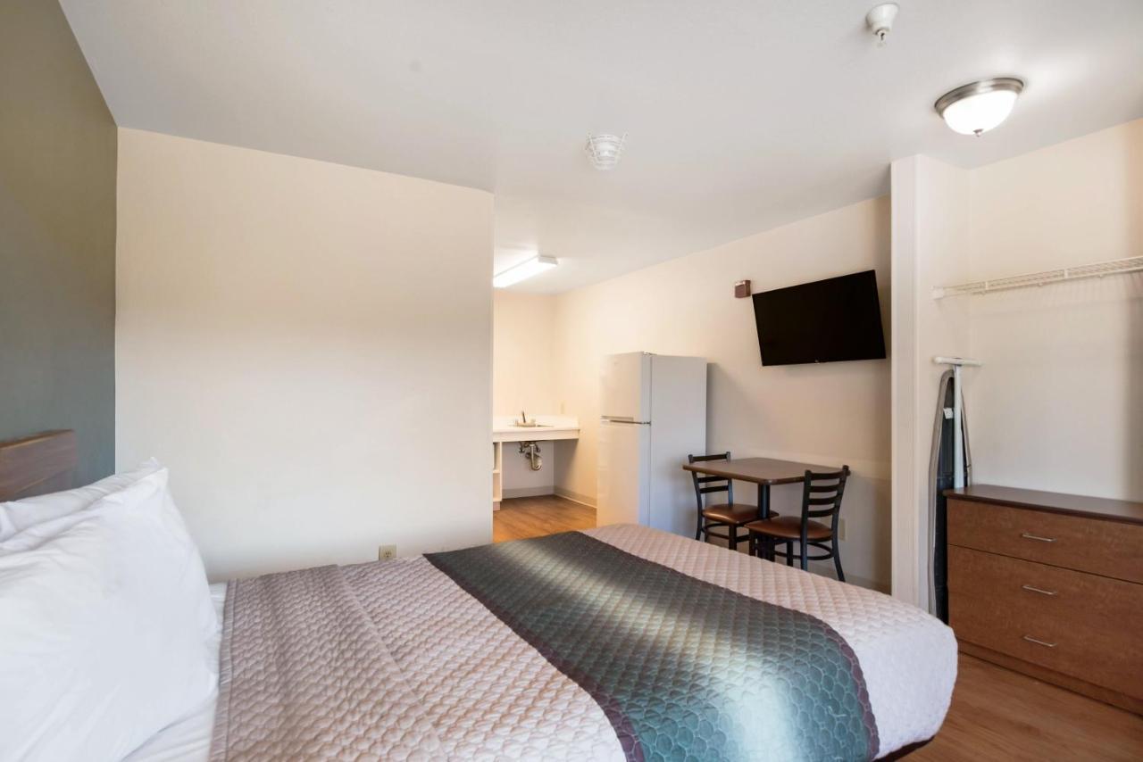 Hometowne Studios By Red Roof Colorado Springs - Airport Екстер'єр фото