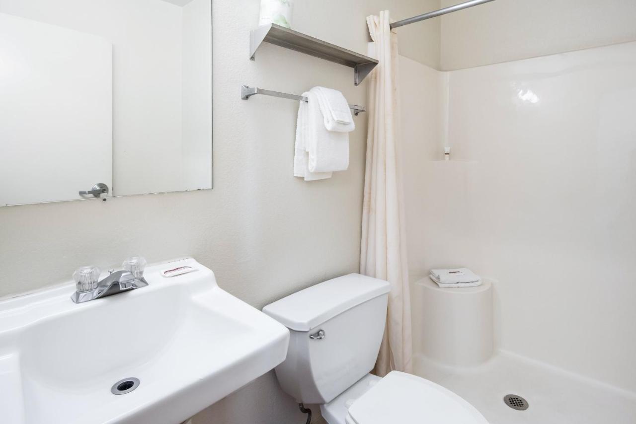 Hometowne Studios By Red Roof Colorado Springs - Airport Екстер'єр фото