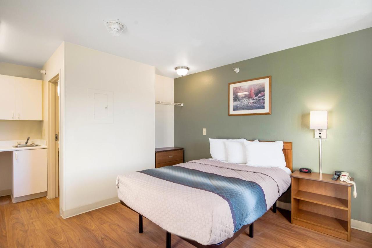 Hometowne Studios By Red Roof Colorado Springs - Airport Екстер'єр фото