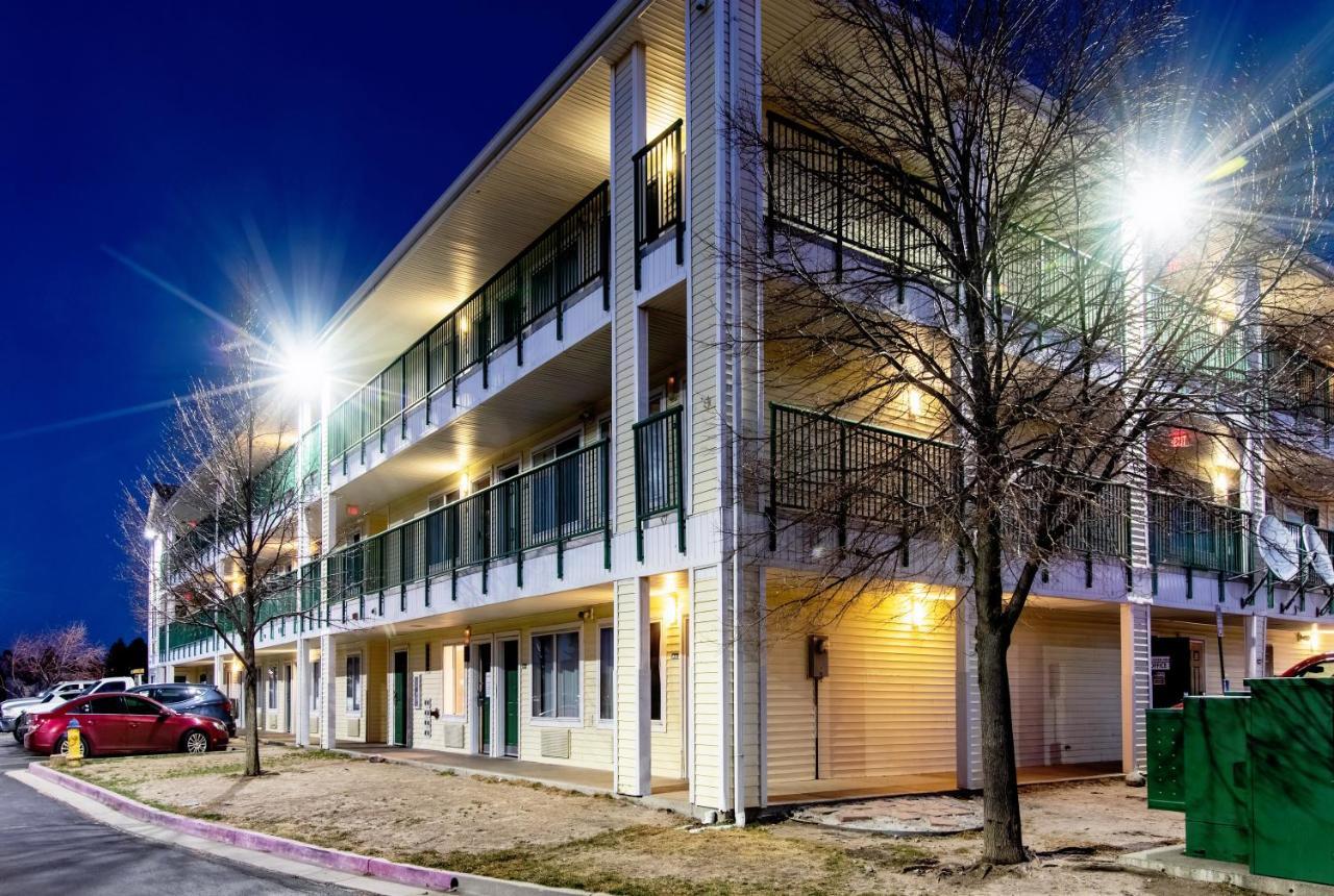 Hometowne Studios By Red Roof Colorado Springs - Airport Екстер'єр фото