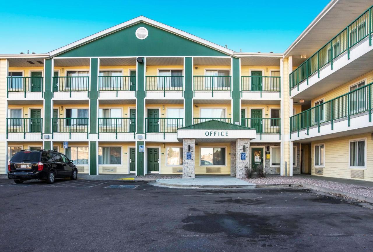 Hometowne Studios By Red Roof Colorado Springs - Airport Екстер'єр фото
