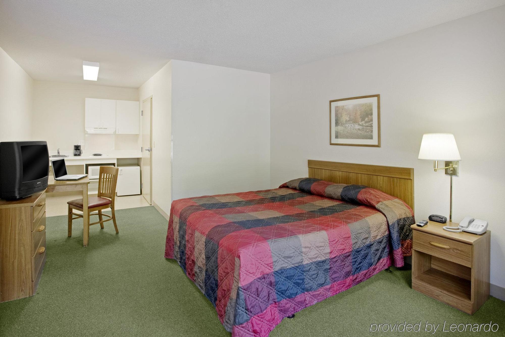Hometowne Studios By Red Roof Colorado Springs - Airport Екстер'єр фото