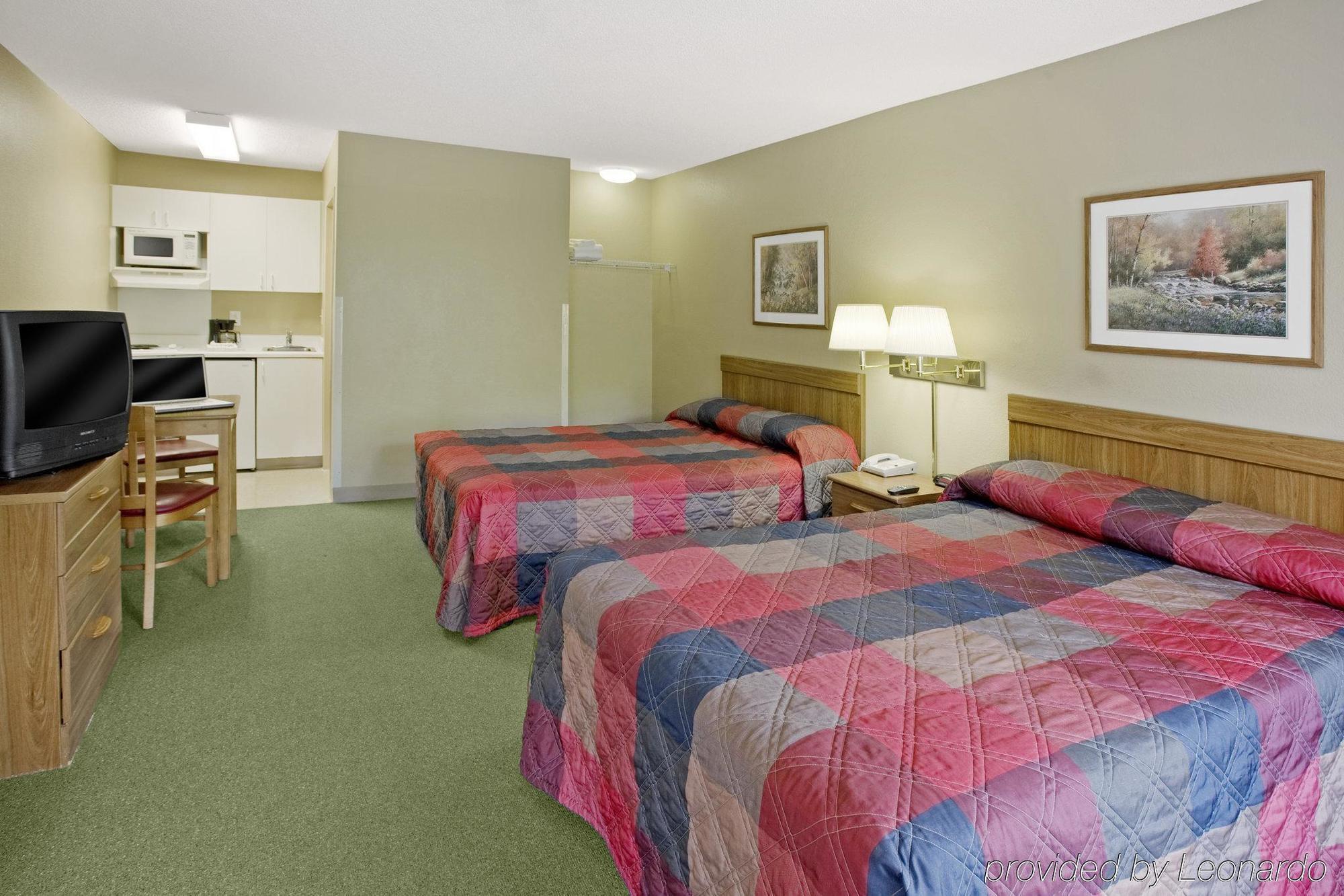 Hometowne Studios By Red Roof Colorado Springs - Airport Екстер'єр фото