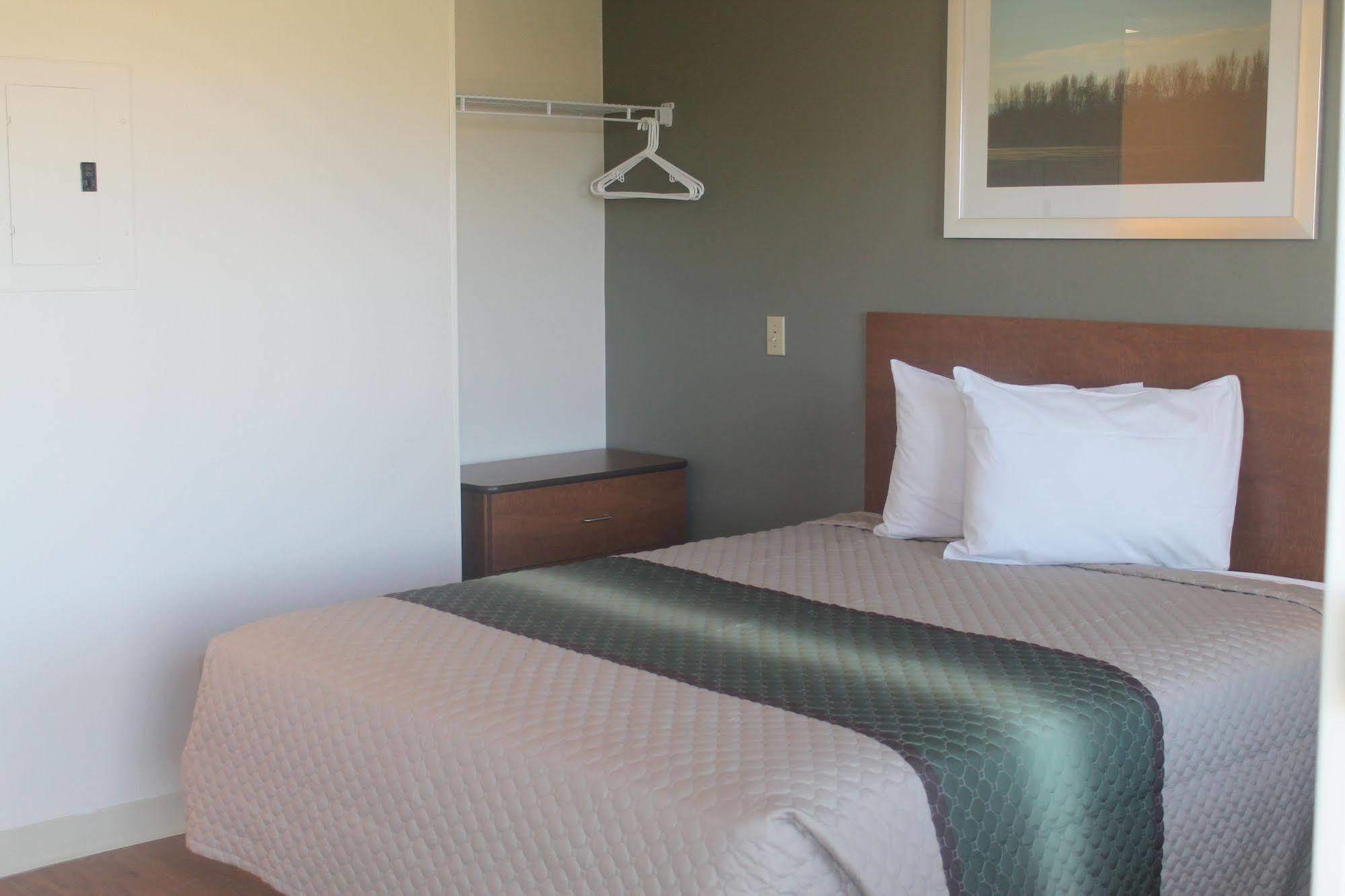 Hometowne Studios By Red Roof Colorado Springs - Airport Екстер'єр фото