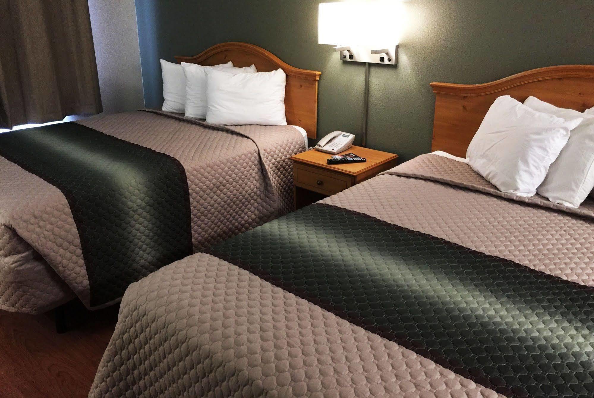 Hometowne Studios By Red Roof Colorado Springs - Airport Екстер'єр фото